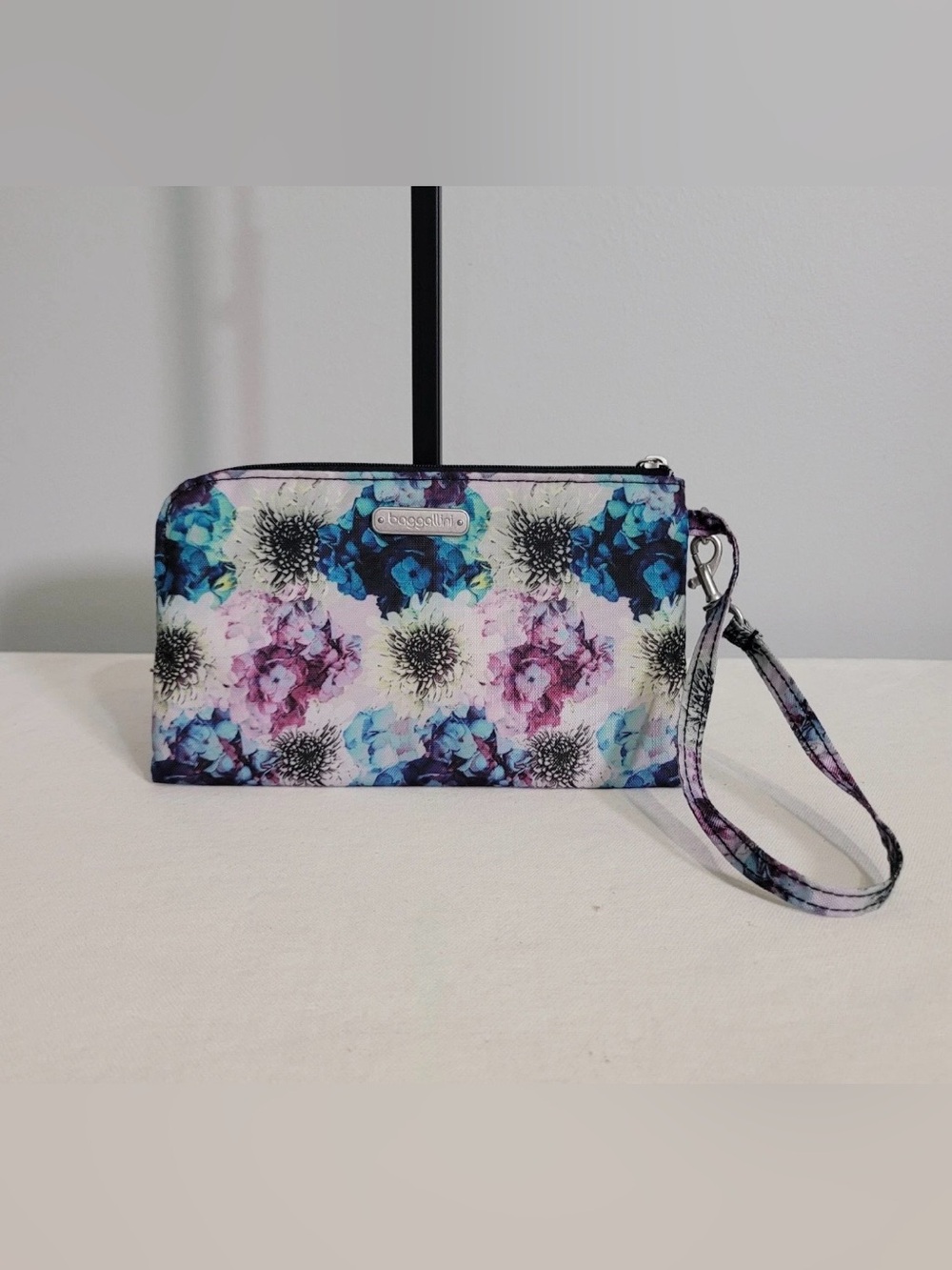 Baggallini RFID Wristlet Wallet Floral Blue Purple Nylon Clutch Organizer
